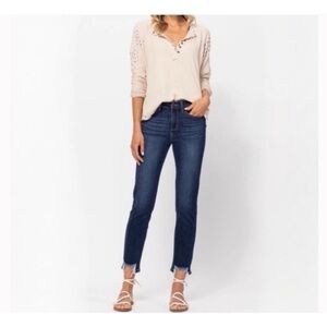 Judy Blue Relaxed Fit Midrise Jeans Frayed Ankle